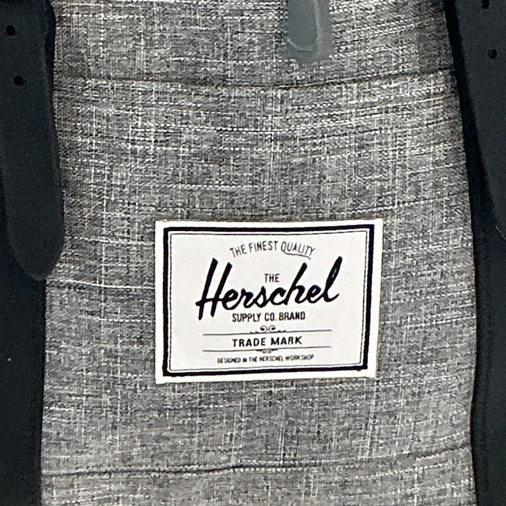 Herschel Retreat Backpack Raven Crosshatch Gray 18
